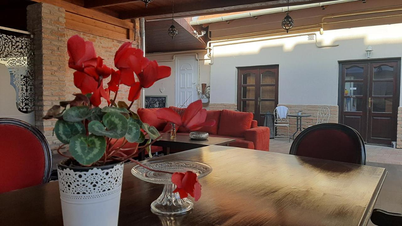 Guest House Romantika Panzio Gyula Exterior foto