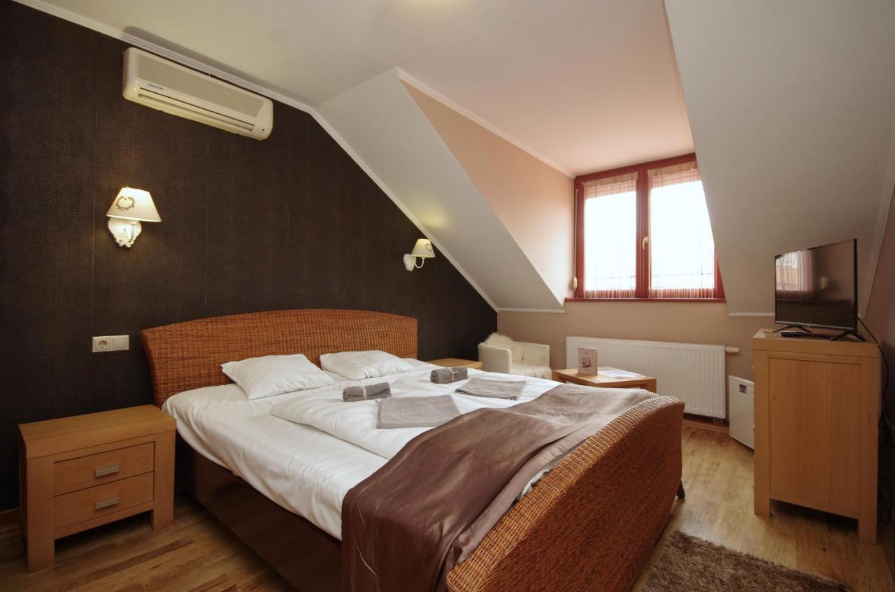 Guest House Romantika Panzio Gyula Exterior foto