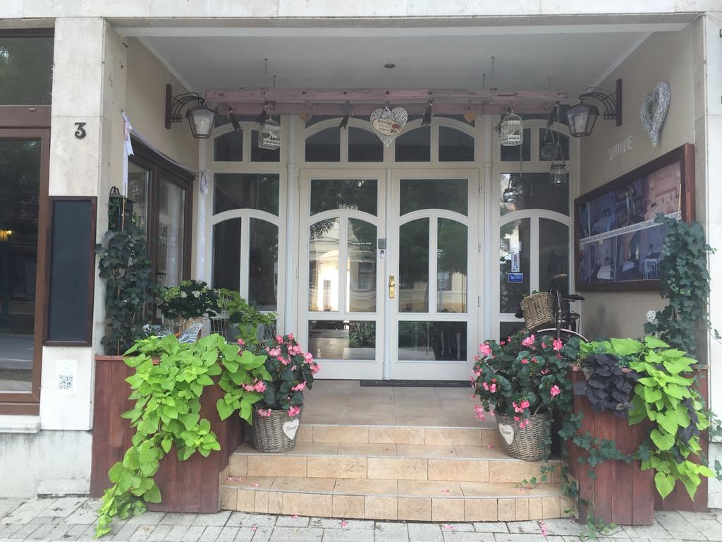 Guest House Romantika Panzio Gyula Exterior foto