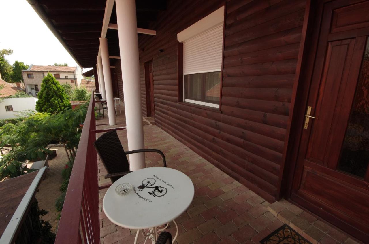 Guest House Romantika Panzio Gyula Exterior foto